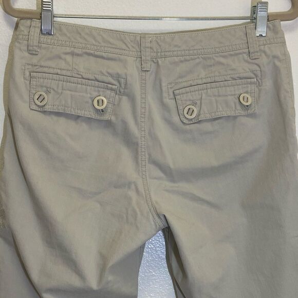 Eddie Bauer - Vashon Fit Hiking Capri Bermudas Floral Embroidery - size 6 - Picture 5 of 6